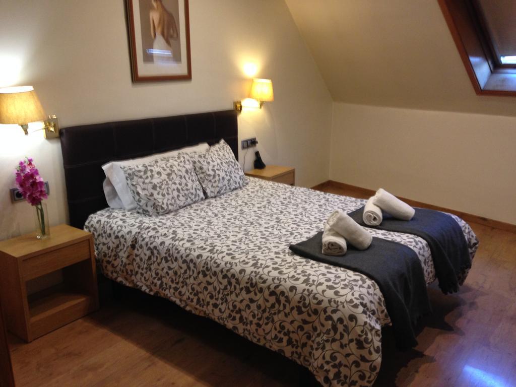 Hotel Manel Марторел Екстериор снимка